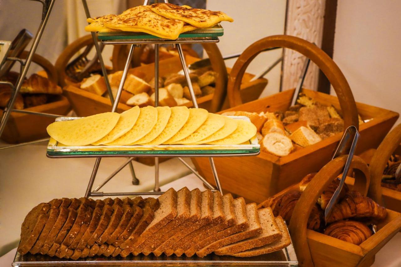 فندق Riad Palais Des Princesses & Spa مراكش المظهر الخارجي الصورة A selection of bread