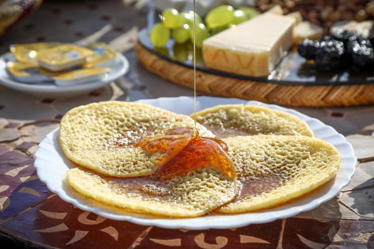 فندق Riad Palais Des Princesses & Spa مراكش المظهر الخارجي الصورة Crêpes with honey