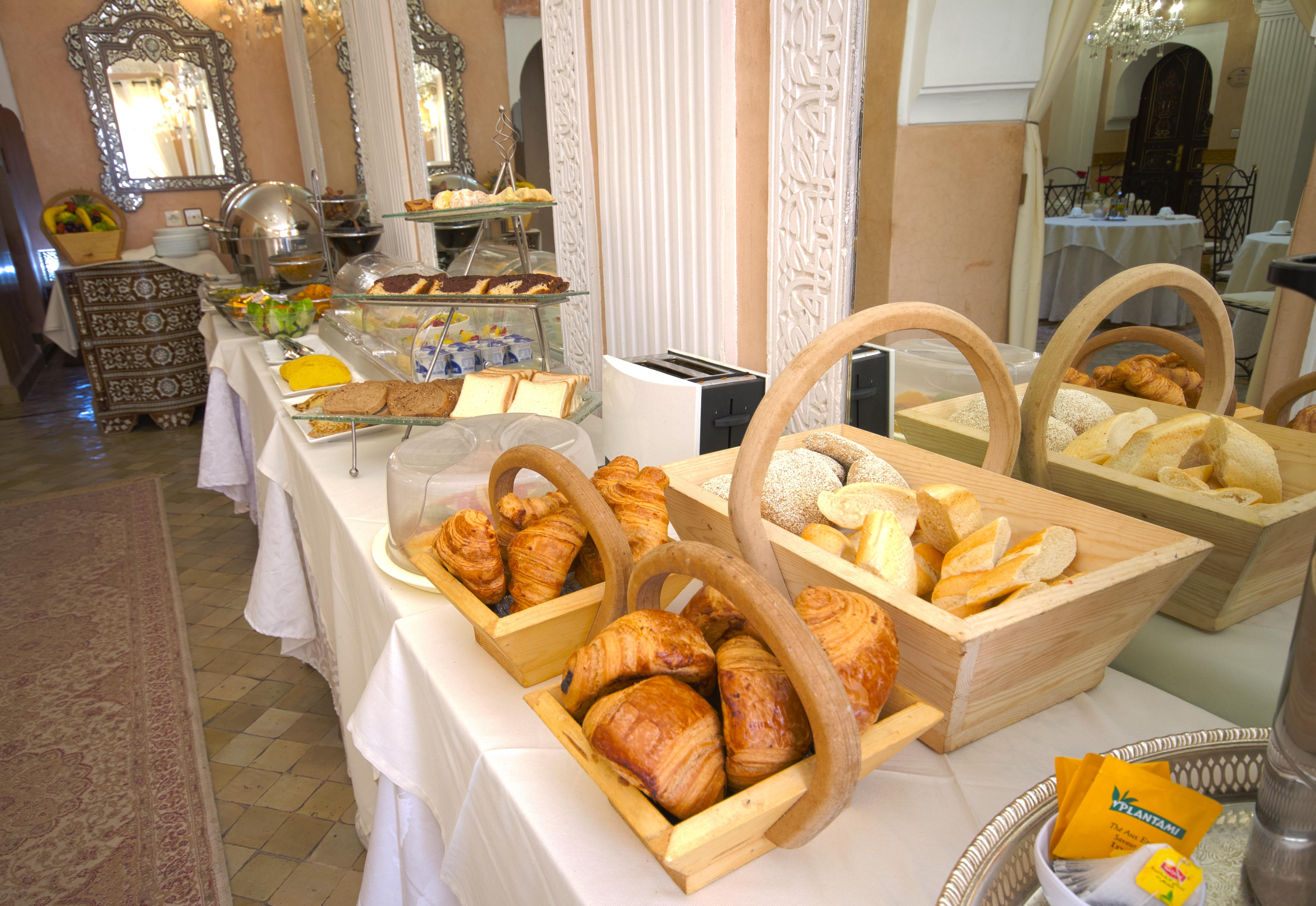 فندق Riad Palais Des Princesses & Spa مراكش المظهر الخارجي الصورة A buffet at a wedding reception